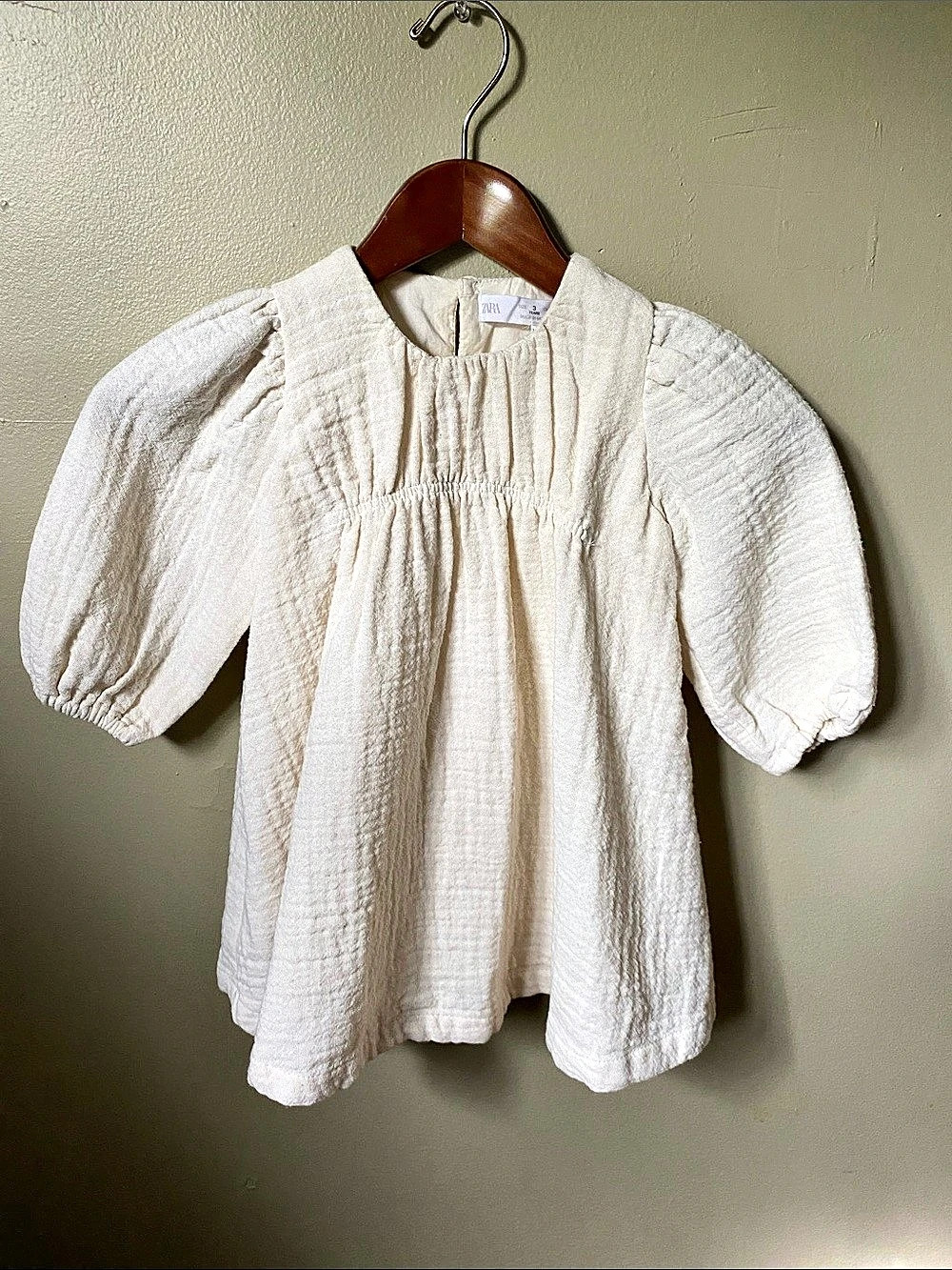 Zara Textured Fabric Dress Girls 3 Years White Puff Sleeve Dress Like New